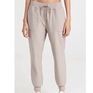 Beyond Yoga joggers size XL